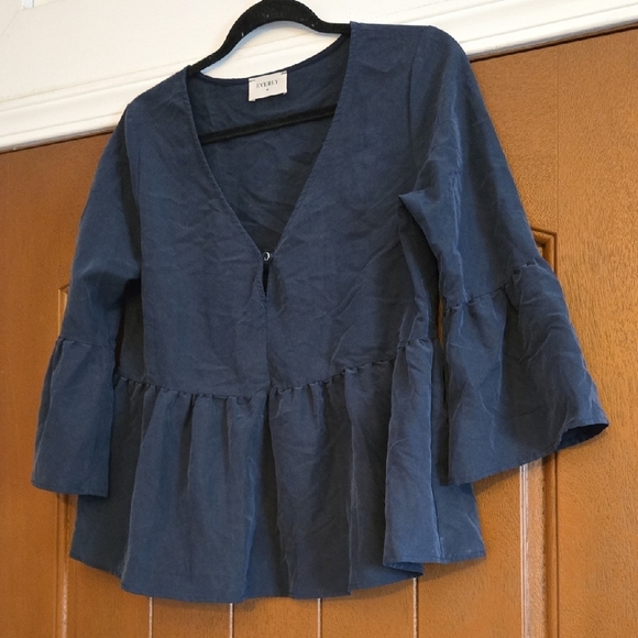 Everly Blue Peplum 3/4 Sleeve Blouse Size Medium - Picture 2 of 4
